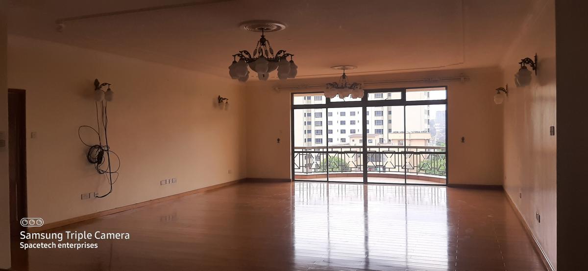 3 Bed Apartment with En Suite in Parklands - 7