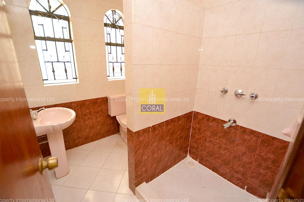 5 Bed Villa with En Suite in Riverside - 8