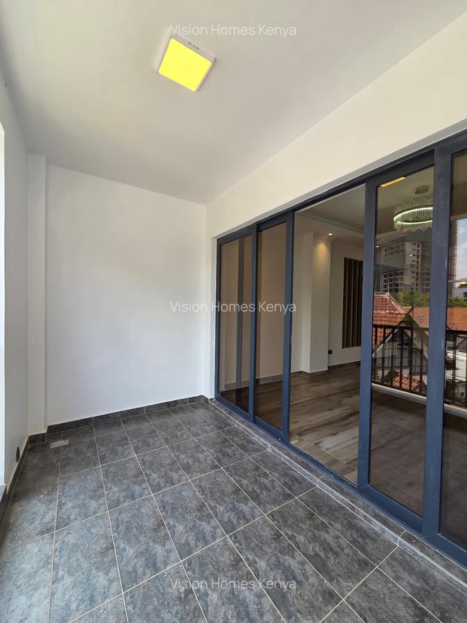 2 Bed Apartment with En Suite in Brookside - 10