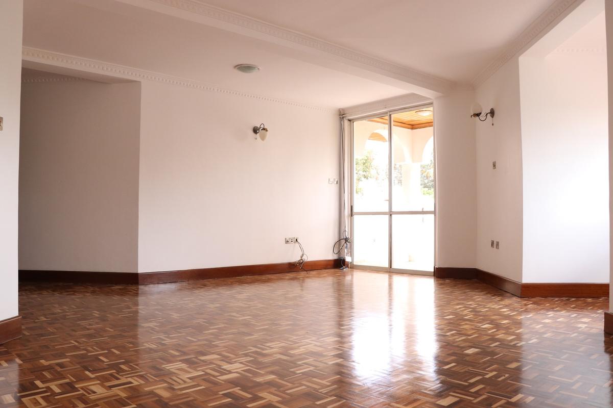 5 Bed House with En Suite in Runda - 11