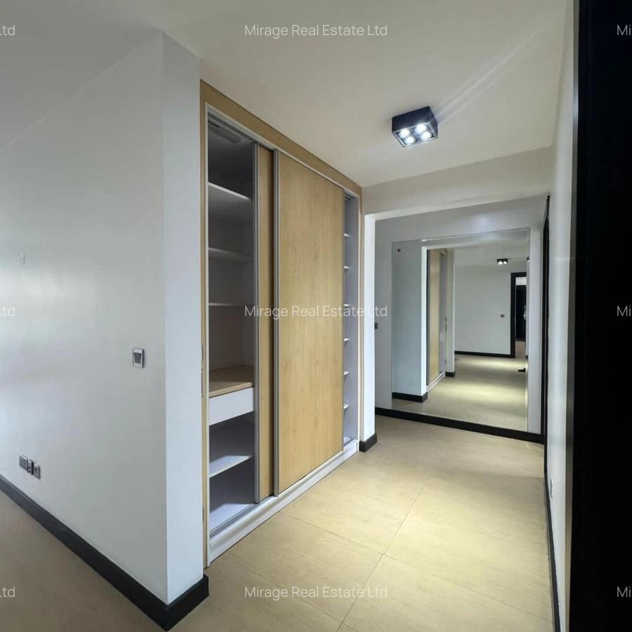 3 Bed Apartment with En Suite in Riverside - 8