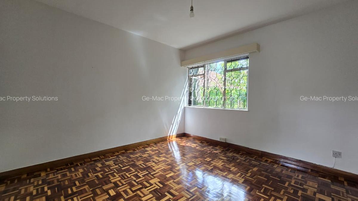 4 Bed House with En Suite in Lavington - 20