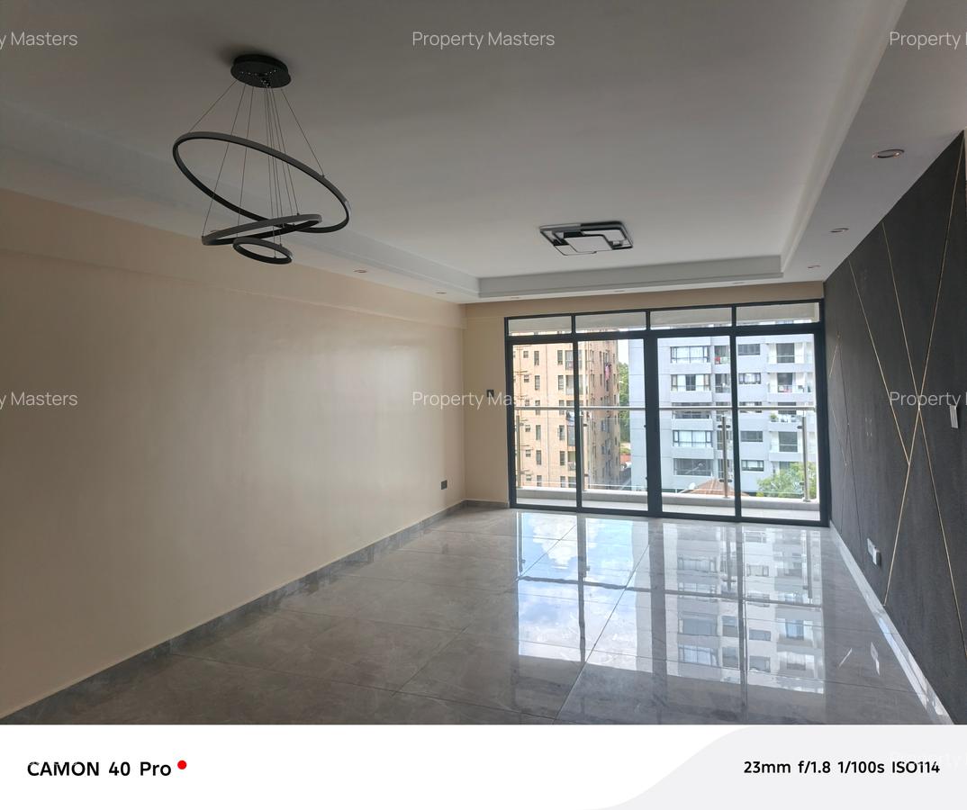 2 Bed Apartment with En Suite at Arwings Kodhek - 7