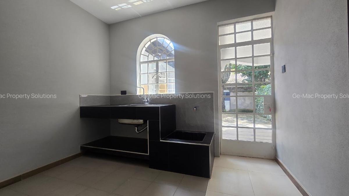 5 Bed House with En Suite in Runda - 15