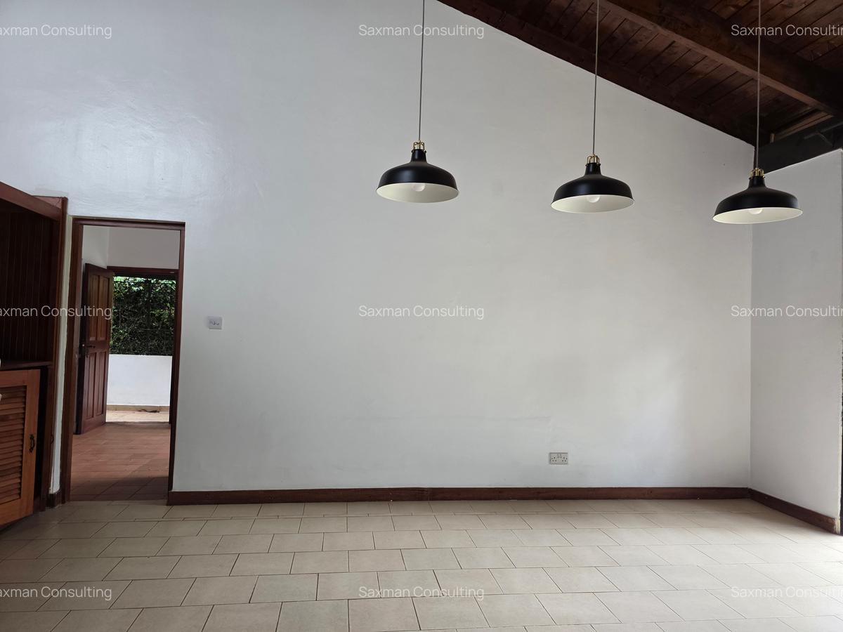 4 Bed House with Garden in Spring Valley - 6