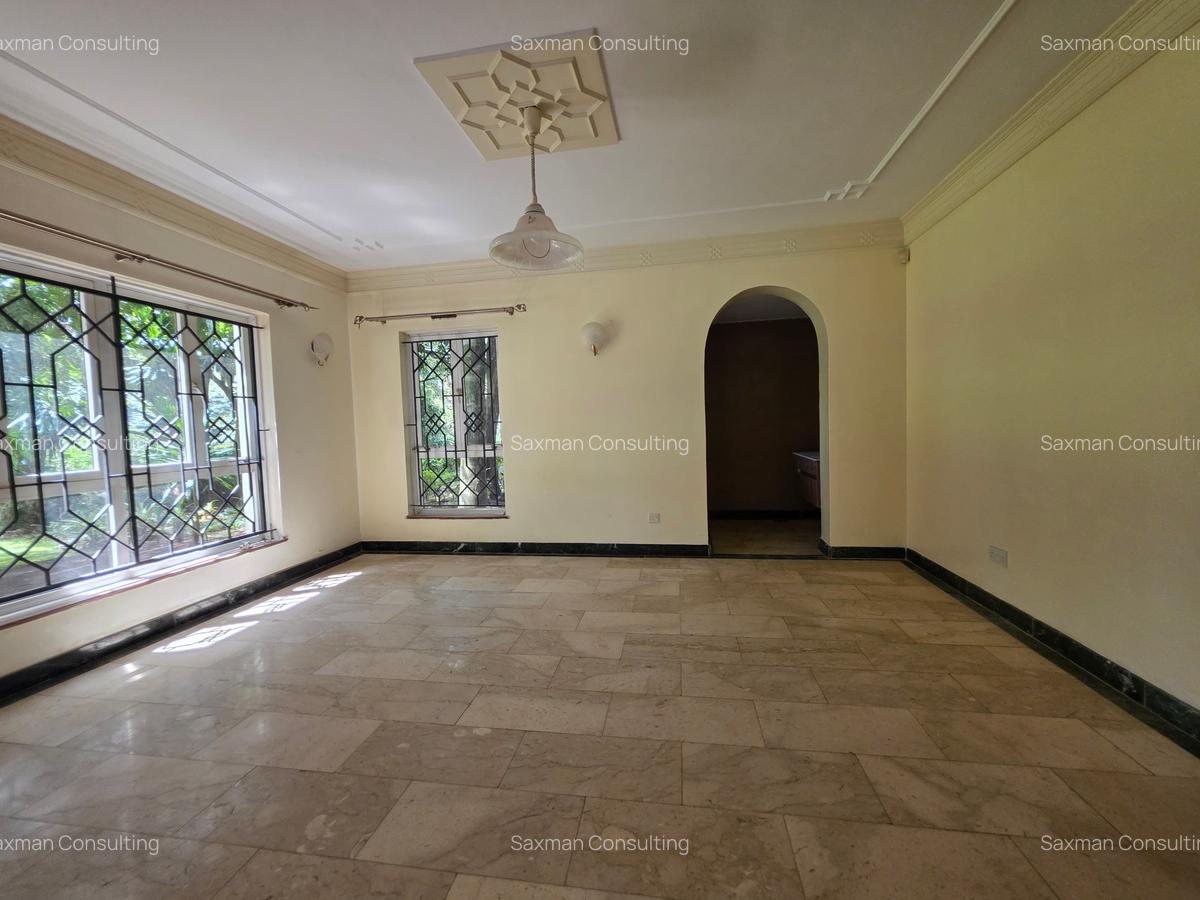 4 Bed House with En Suite in Spring Valley - 20