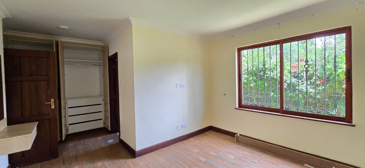 5 Bed House with En Suite in Spring Valley - 11