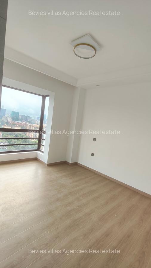 3 Bed Apartment with En Suite at Riverside - 12