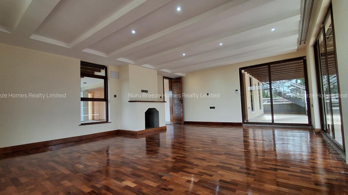 4 Bed House with En Suite in Rosslyn - 2