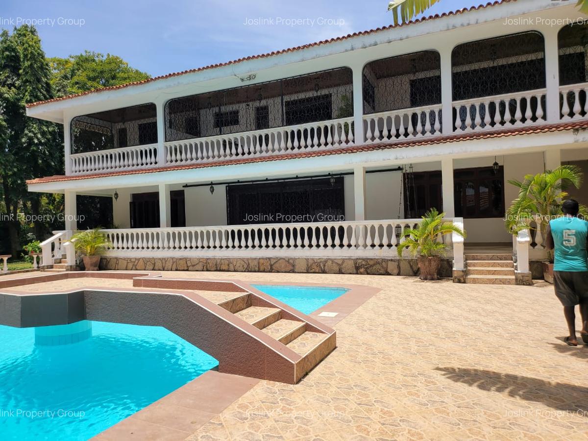 4 Bed Townhouse with En Suite at Greenwood Drive - 6