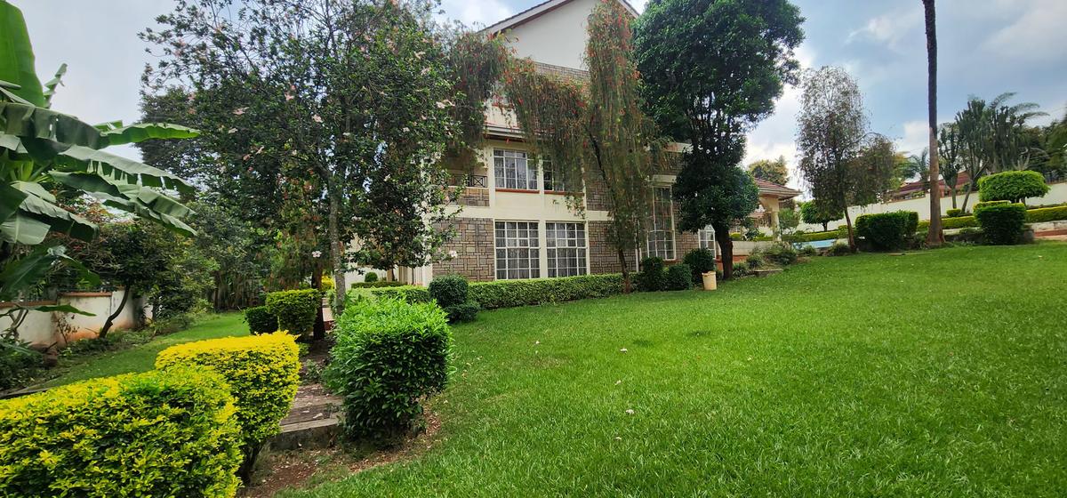 6 Bed Villa with En Suite in Runda