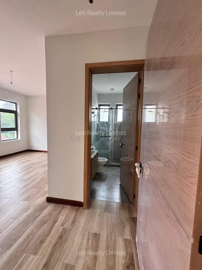 6 Bed Townhouse with En Suite in Lavington - 8