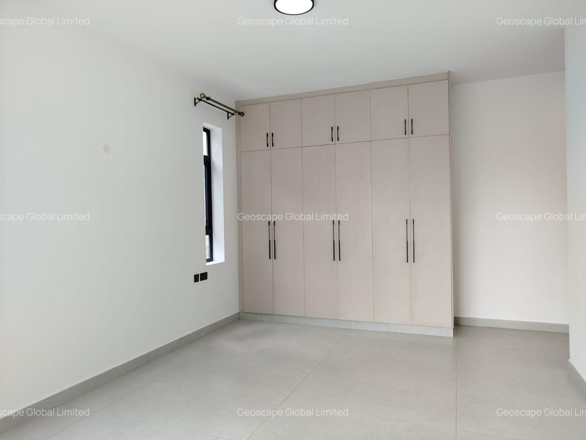 3 Bed Apartment with En Suite in Brookside - 6