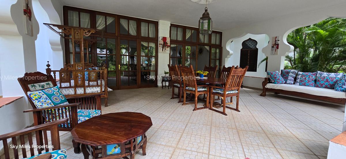 Serviced 3 Bed Apartment with En Suite at La-Marina - 14