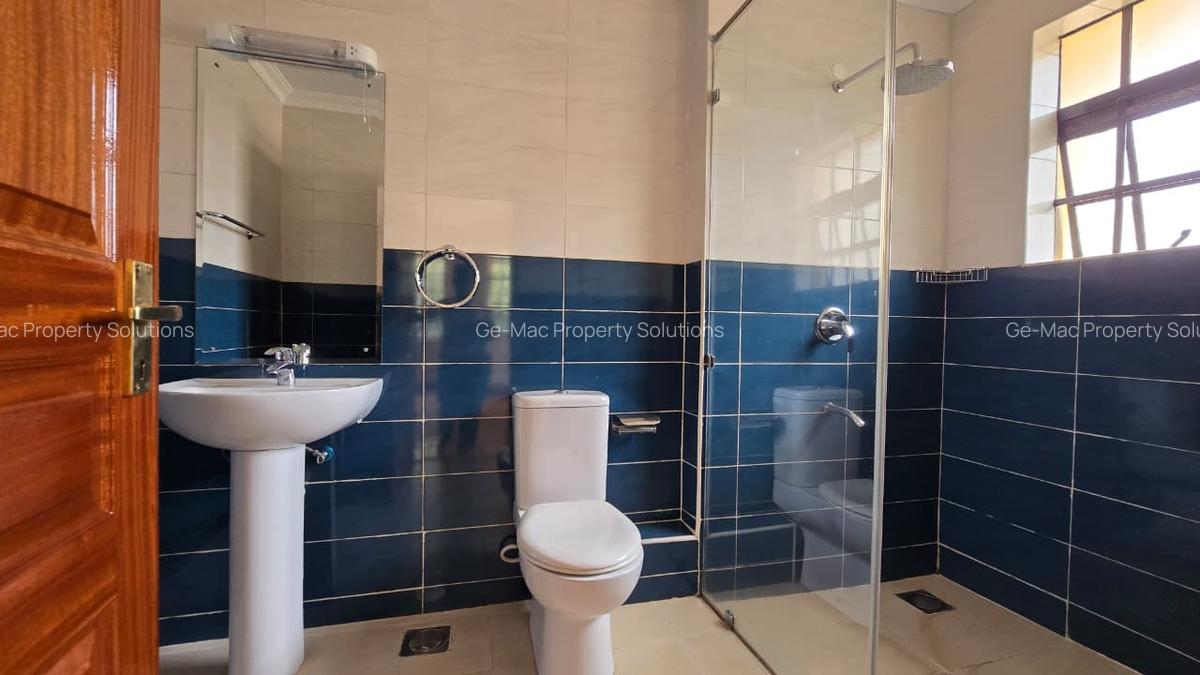 4 Bed House with En Suite in Lavington - 19