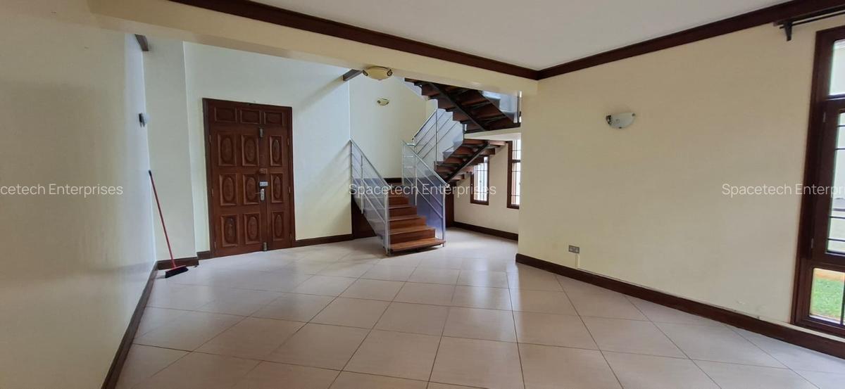 4 Bed Townhouse with En Suite in Hill View - 13