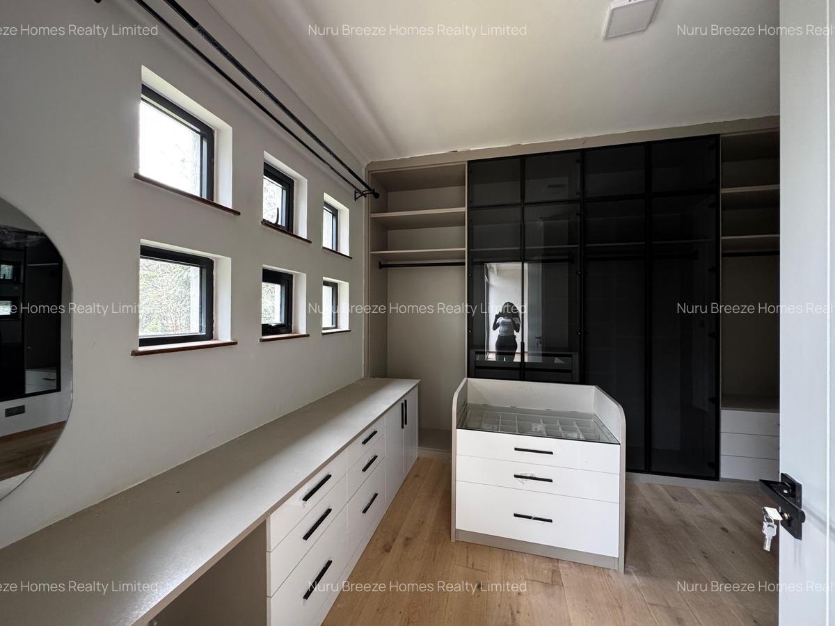 5 Bed Townhouse with En Suite in Lavington - 16