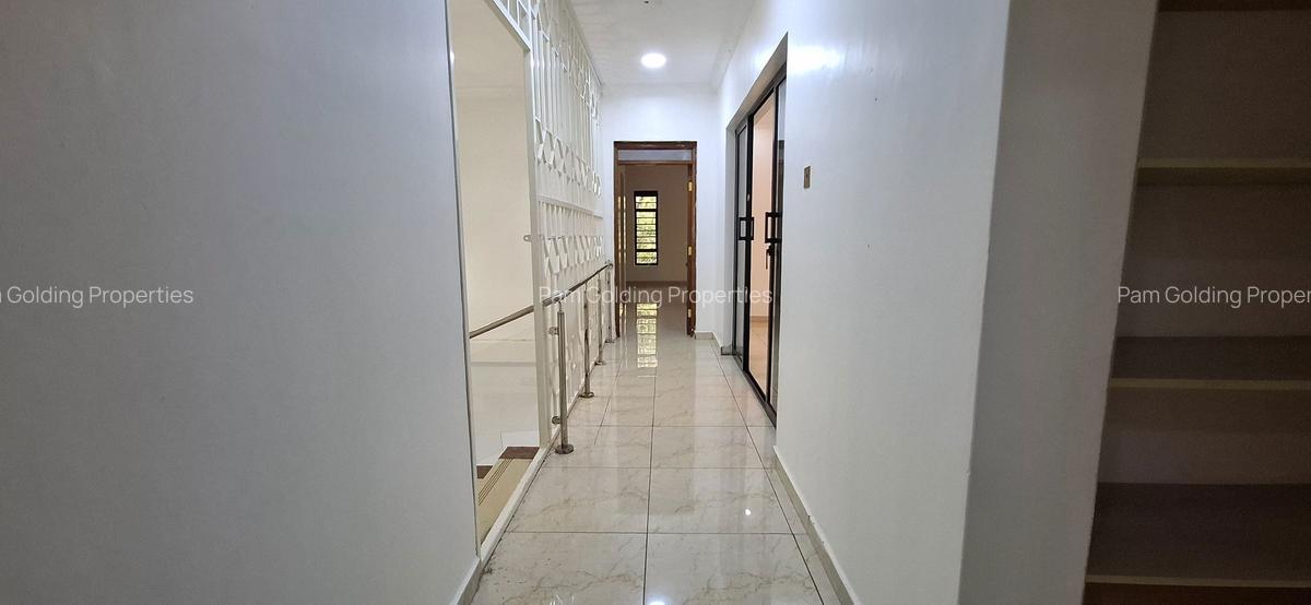 4 Bed House at Ridgeways Road - 10