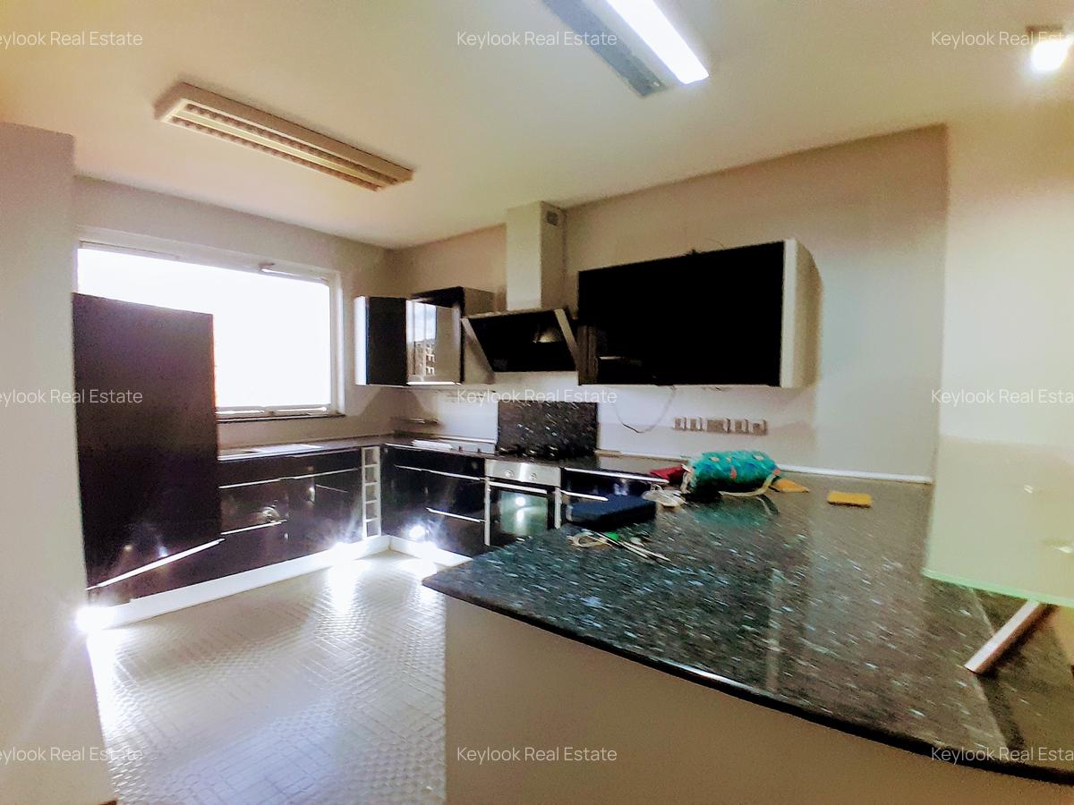 3 Bed Apartment with En Suite at Riverside Drive - 14