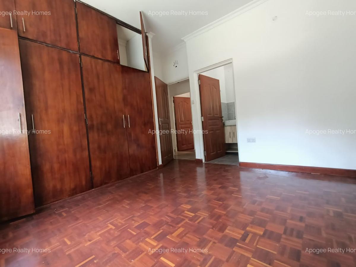 4 Bed House with En Suite at Westlands - 15