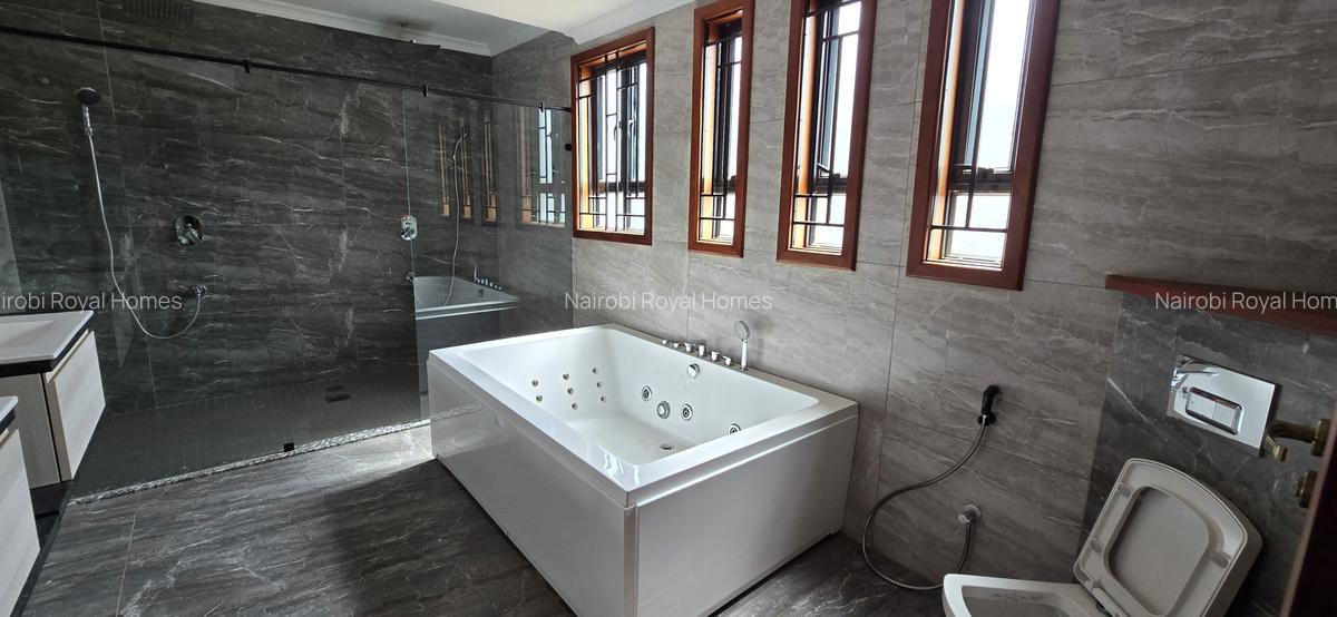 6 Bed House with En Suite at Lavington Green - 19