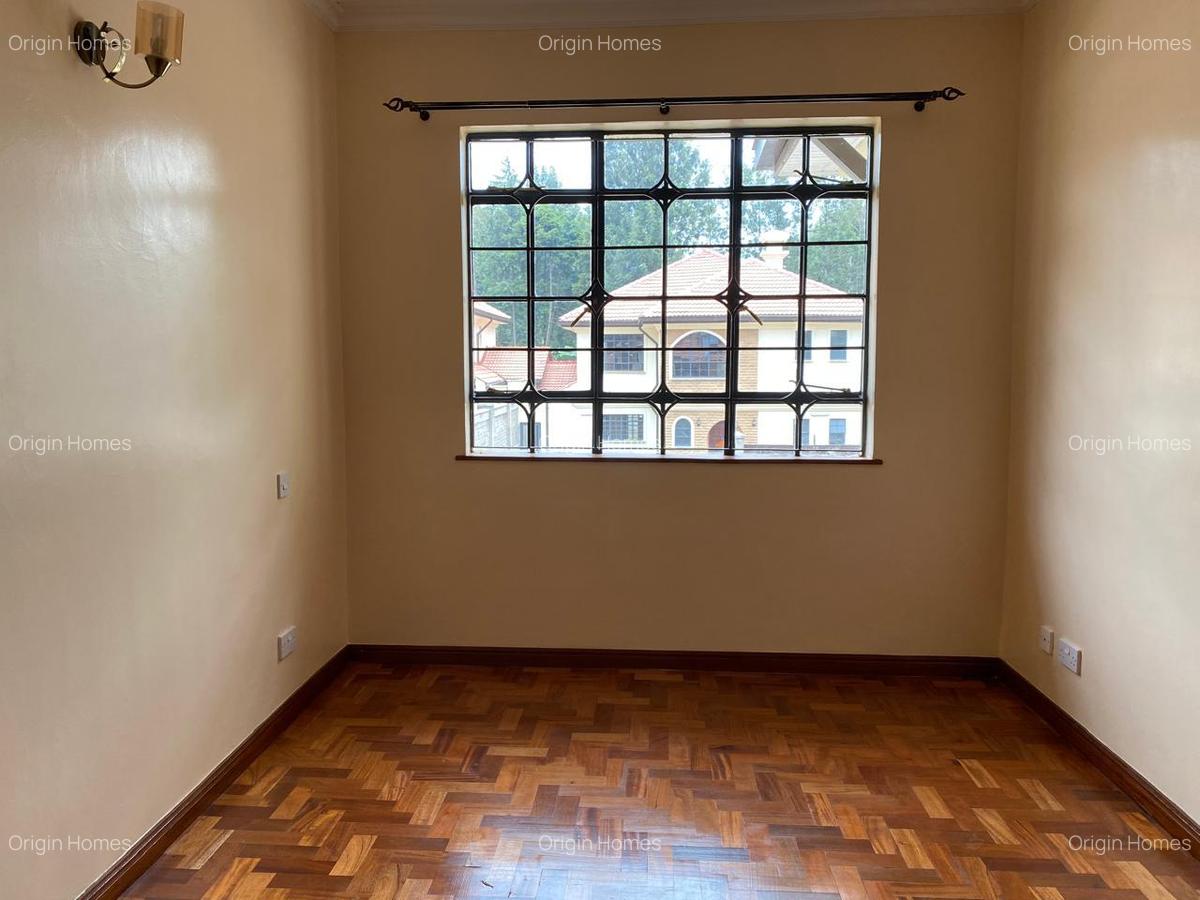4 Bed Townhouse with En Suite at Lavington - 18