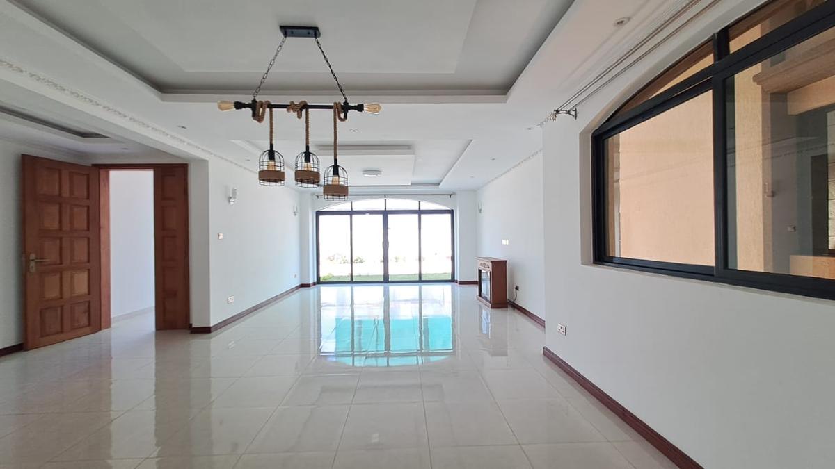 5 Bed Townhouse with En Suite in Lavington - 12