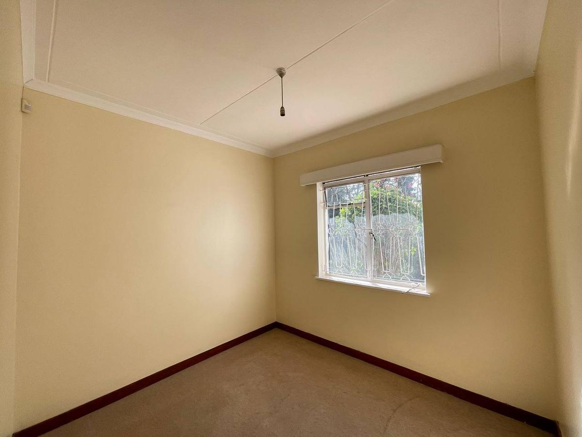 5 Bed House with En Suite in Lavington - 6