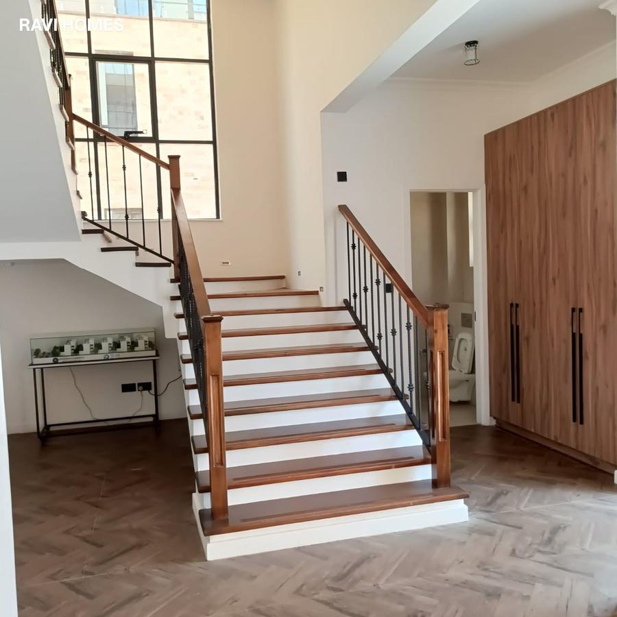 4 Bed Villa with En Suite in Lavington - 3