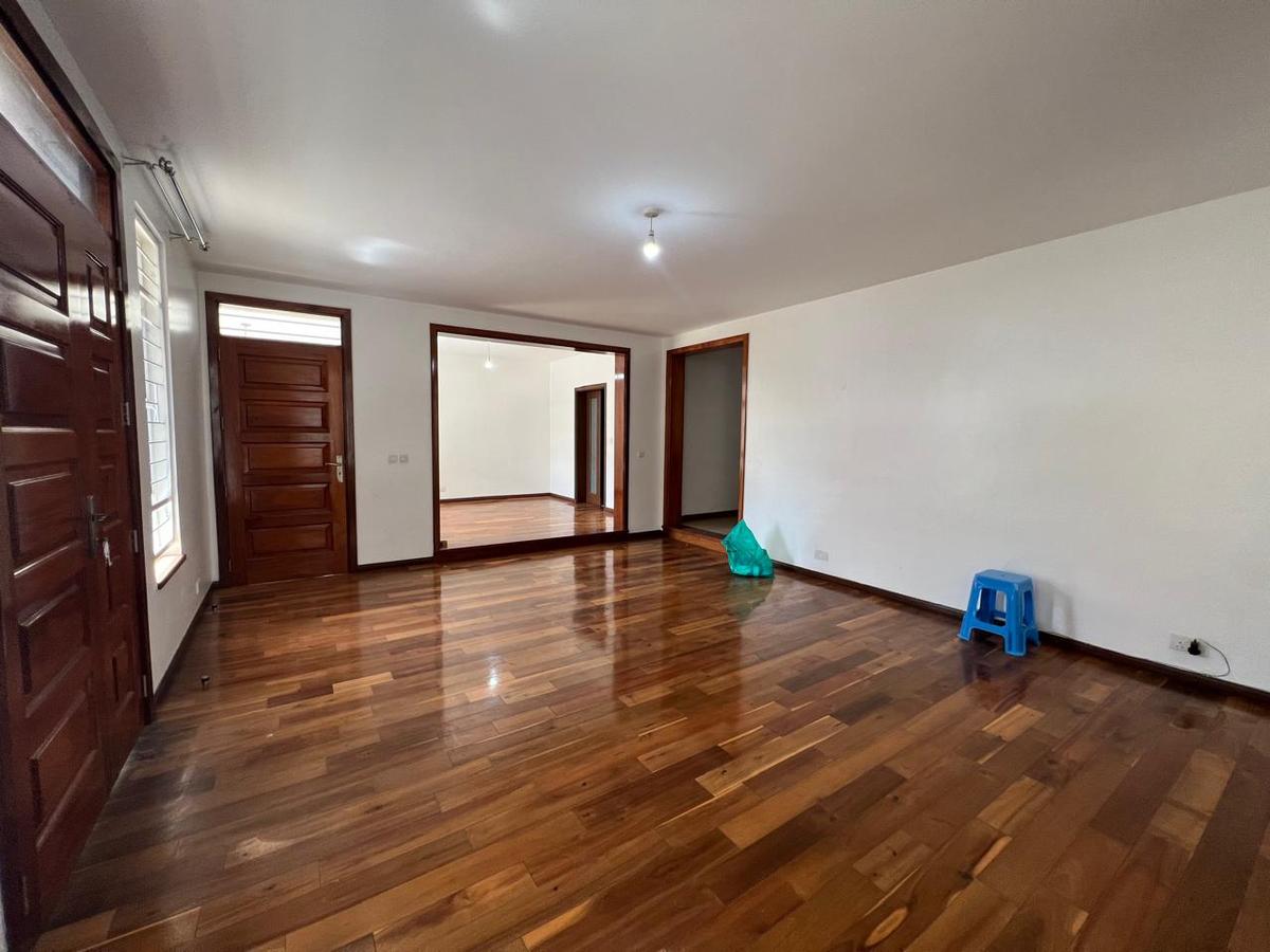 5 Bed Townhouse with En Suite in Lavington - 18