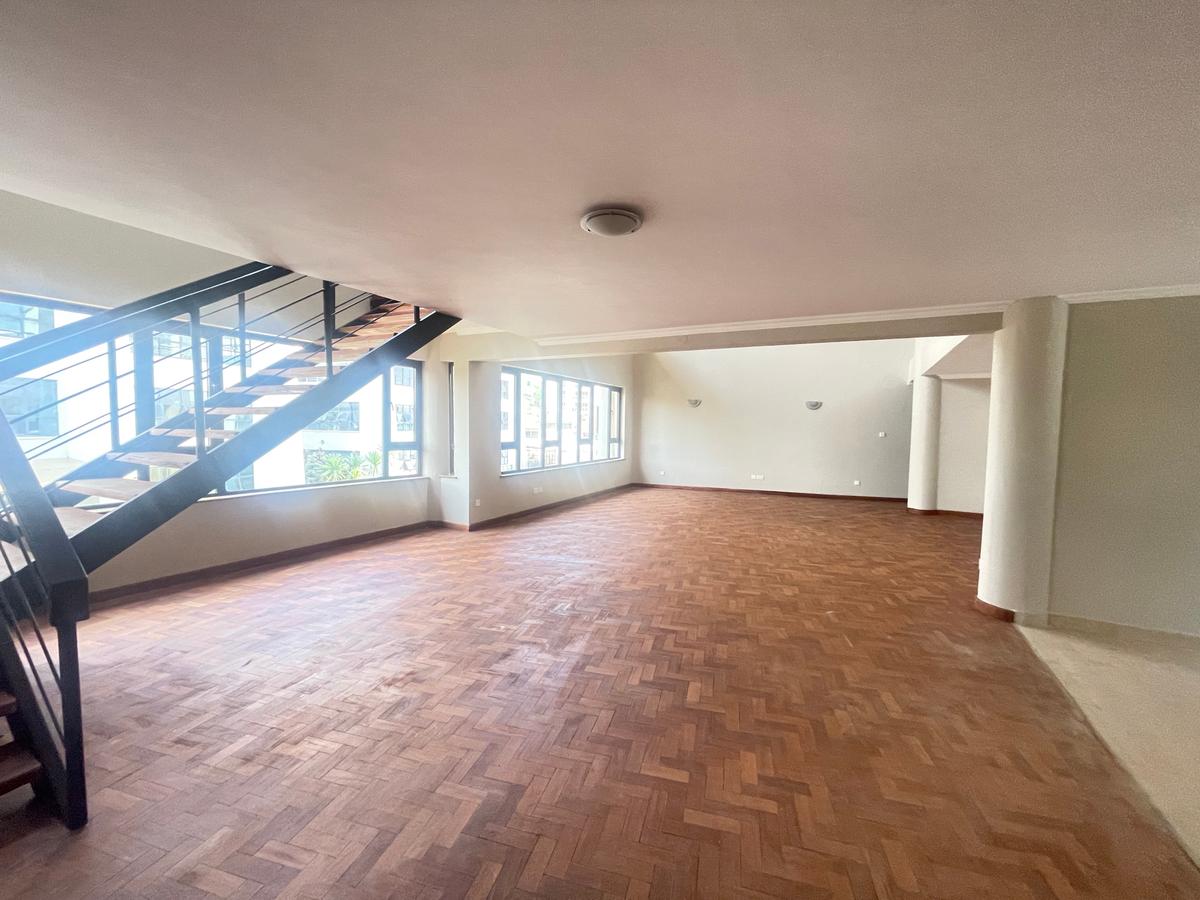 4 Bed Apartment in Riverside - 8