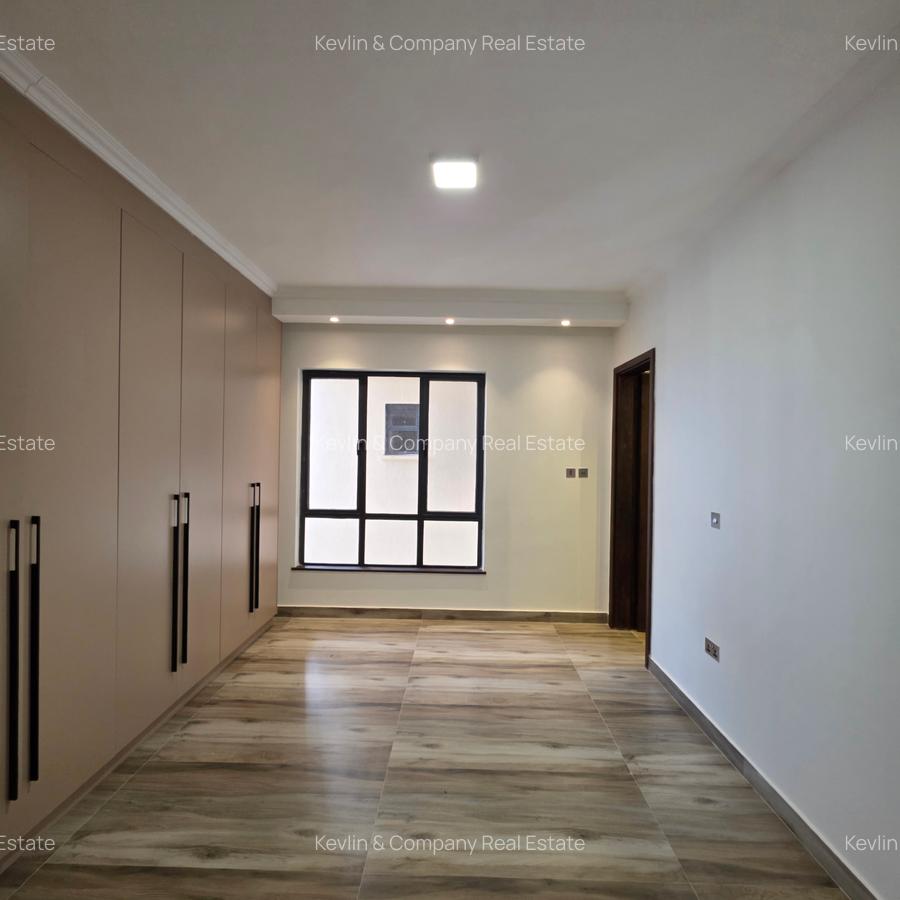 2 Bed Apartment with En Suite in Brookside - 9