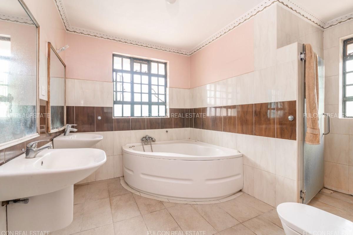 5 Bed Villa with En Suite in Karen - 14