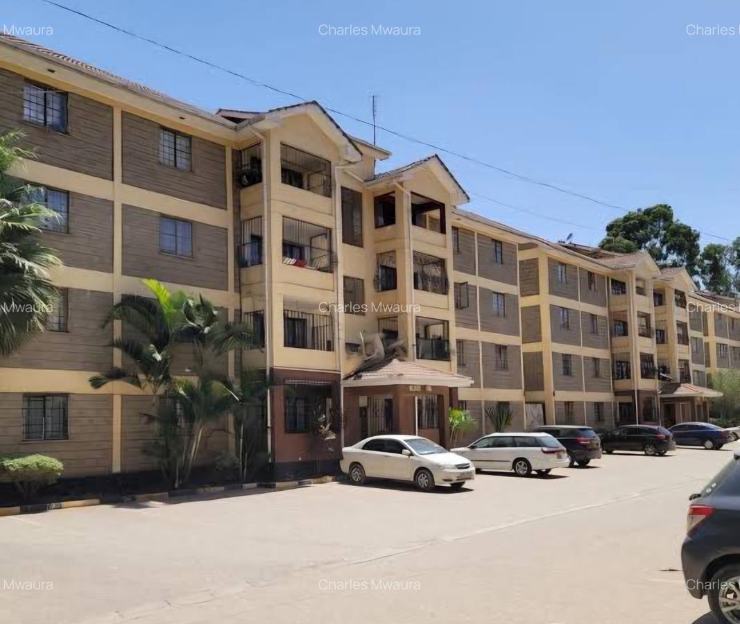 3 Bed Apartment with En Suite at Honey Suckle Apartments - 1