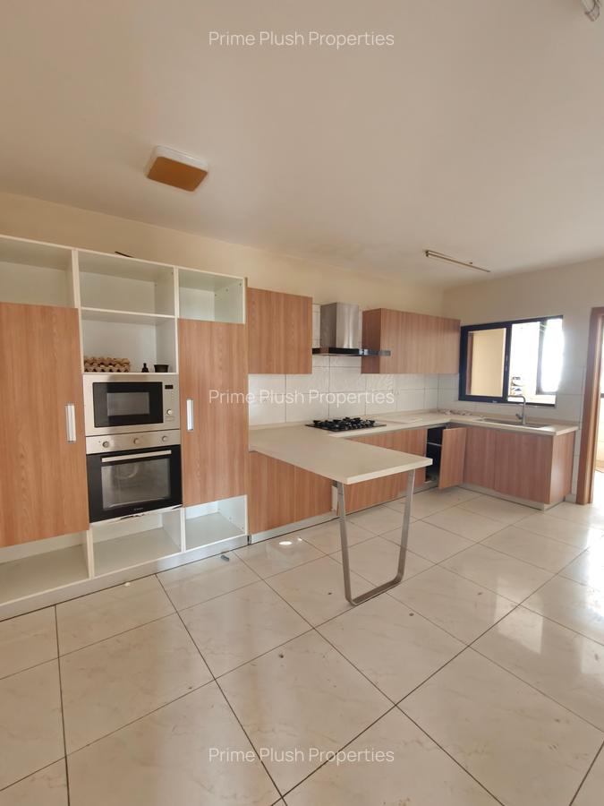 3 Bed Apartment with En Suite in Kilimani - 4