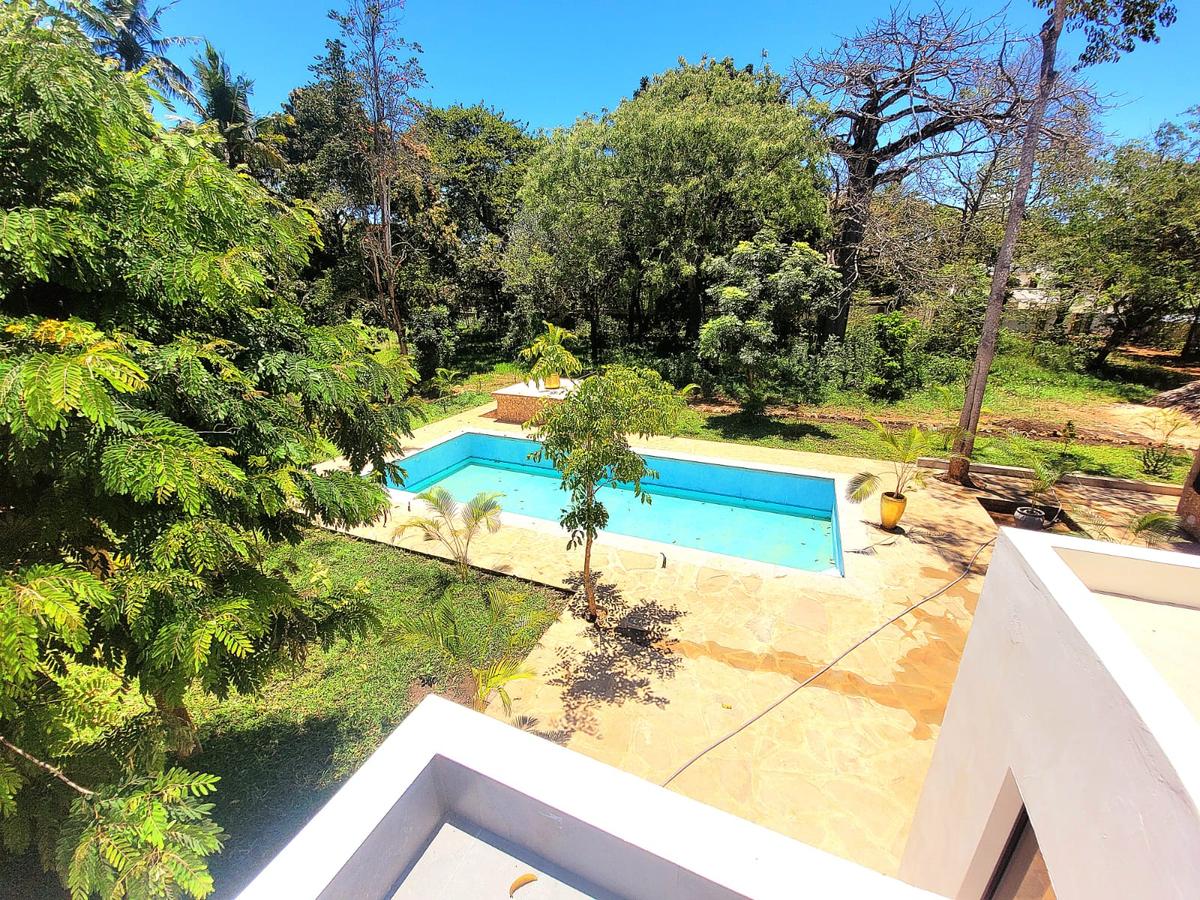 6 Bed Villa with En Suite in Diani - 9