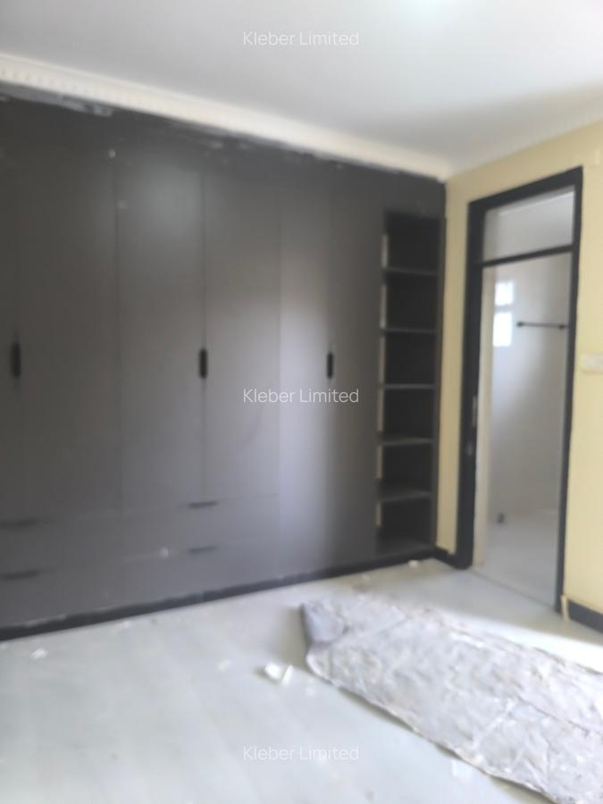 4 Bed Townhouse with En Suite at Western Bypass - 15