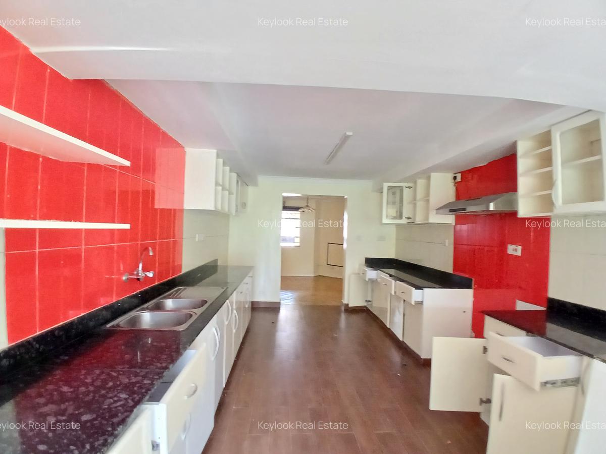 5 Bed Townhouse with En Suite at Lavington - 13