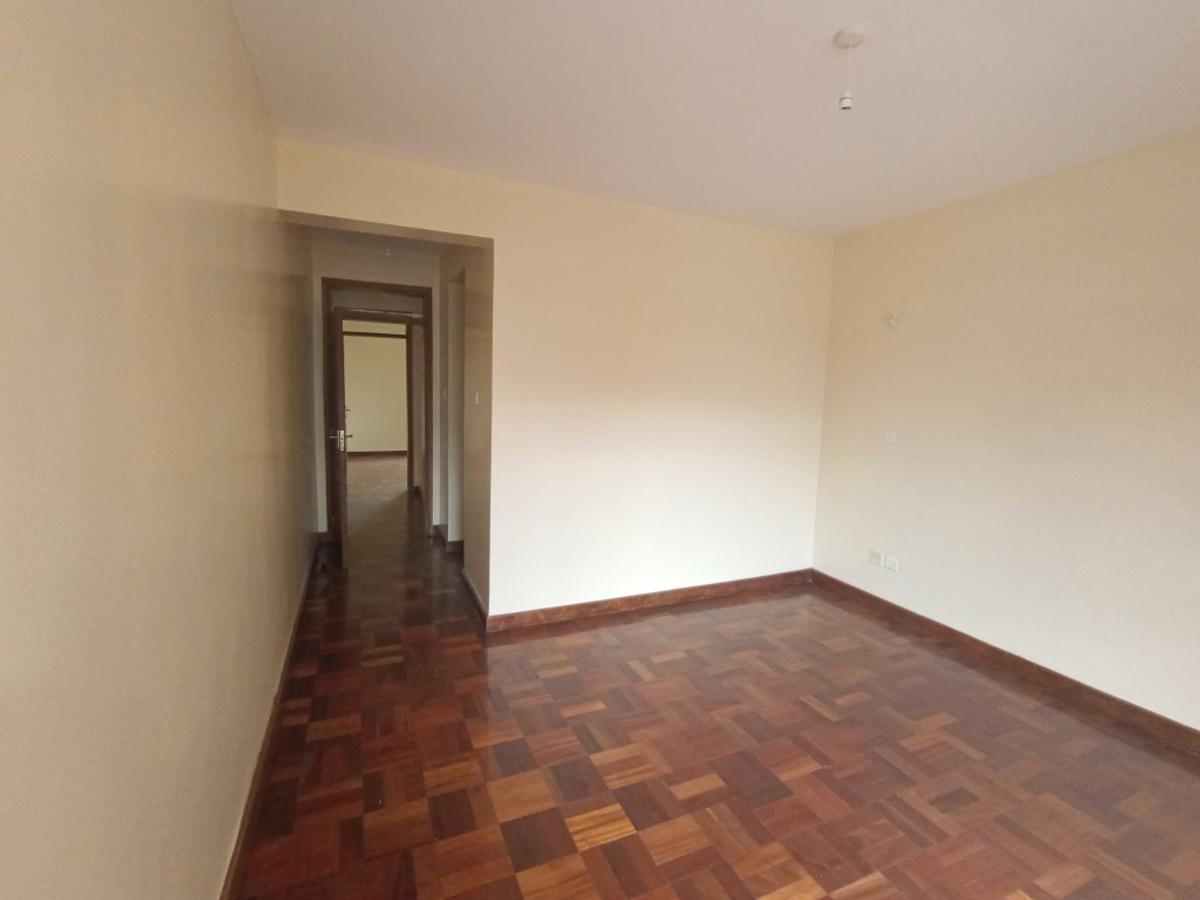 3 Bed Apartment with En Suite at Riverside Drive - 6