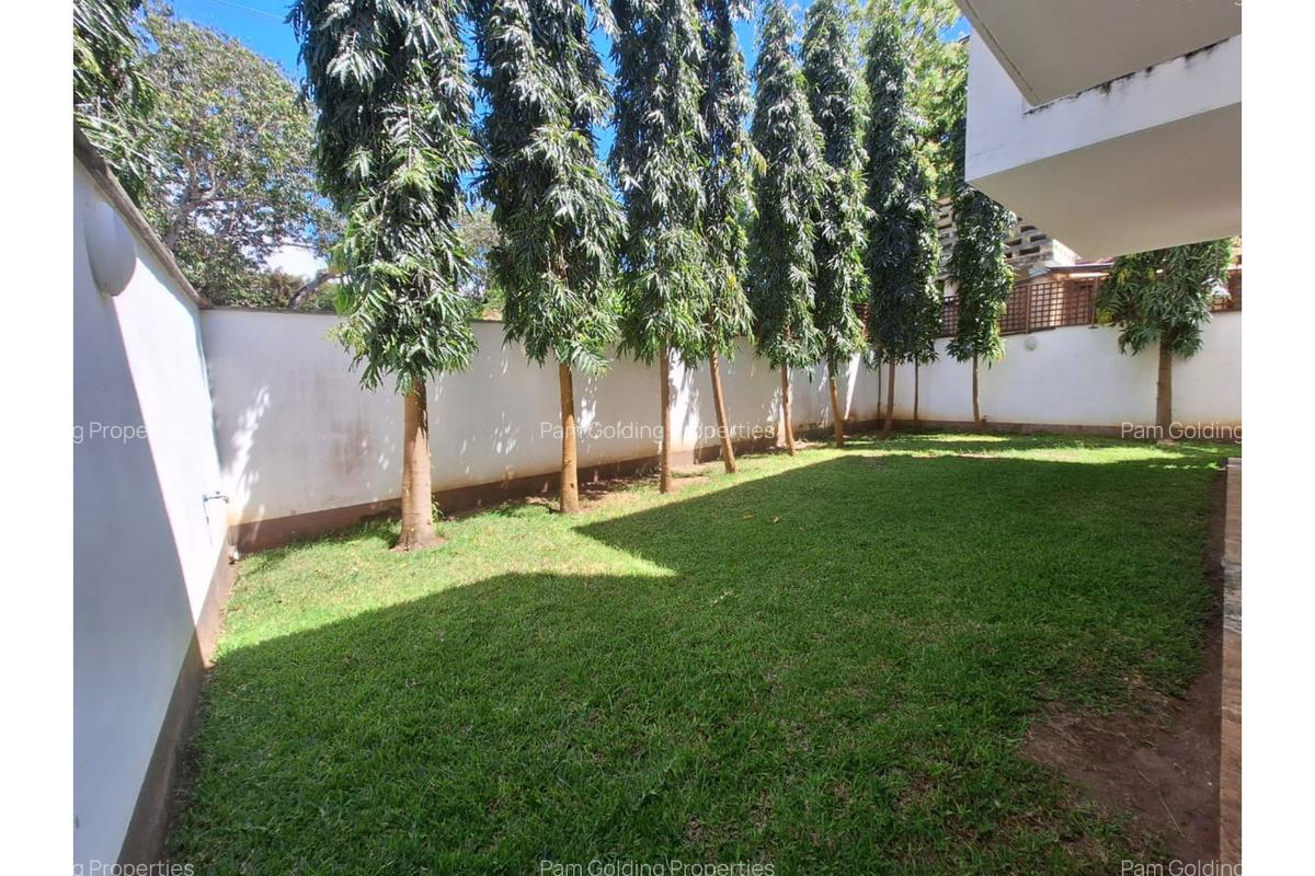 4 Bed Villa with En Suite in Nyali Area - 13
