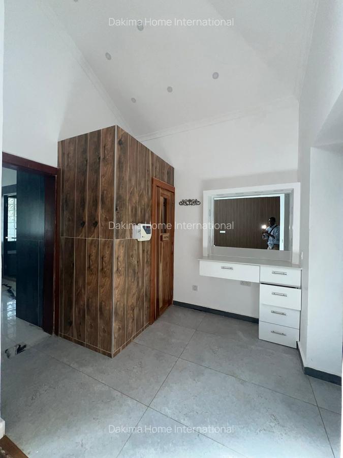 6 Bed House with En Suite in Runda - 9