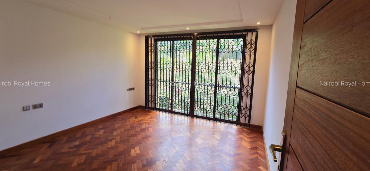 5 Bed Townhouse with En Suite at Lavington Green - 6