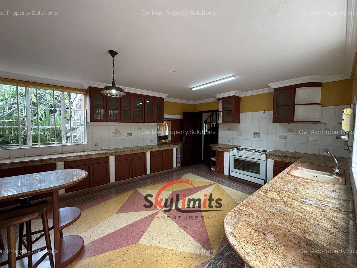 5 Bed House with En Suite in Runda - 15