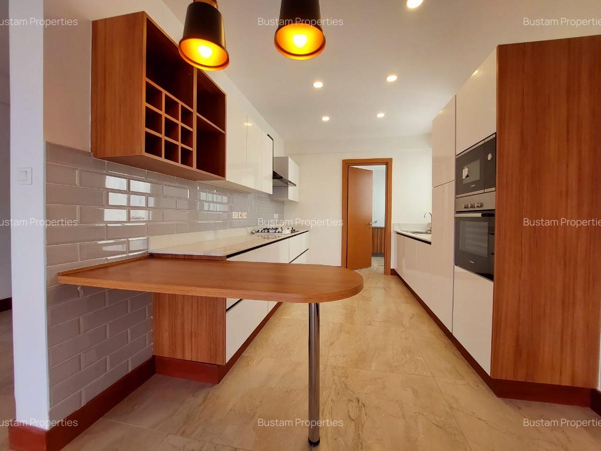 4 Bed Apartment with En Suite in Parklands - 3