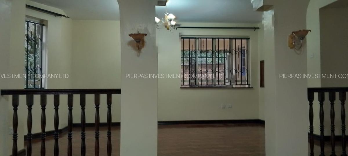 5 Bed Townhouse with En Suite in Lavington - 7