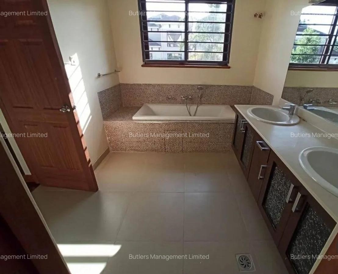 5 Bed Townhouse with En Suite in Lavington - 13