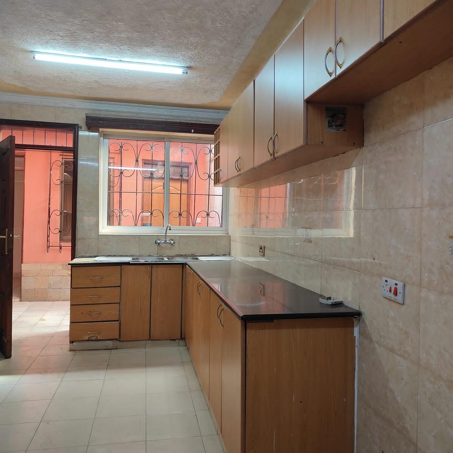 4 Bed Townhouse with En Suite at Mandela - 18