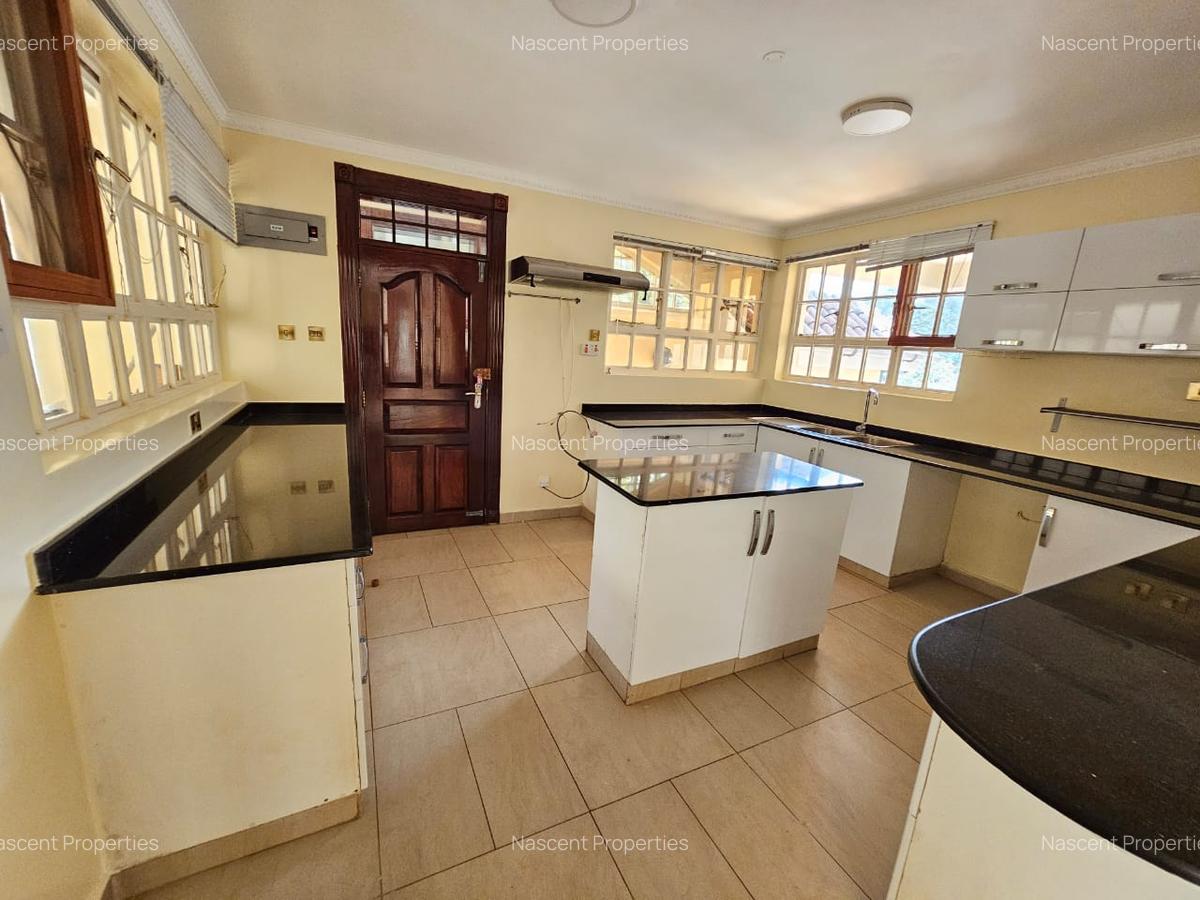 4 Bed Townhouse with En Suite in Kyuna - 17
