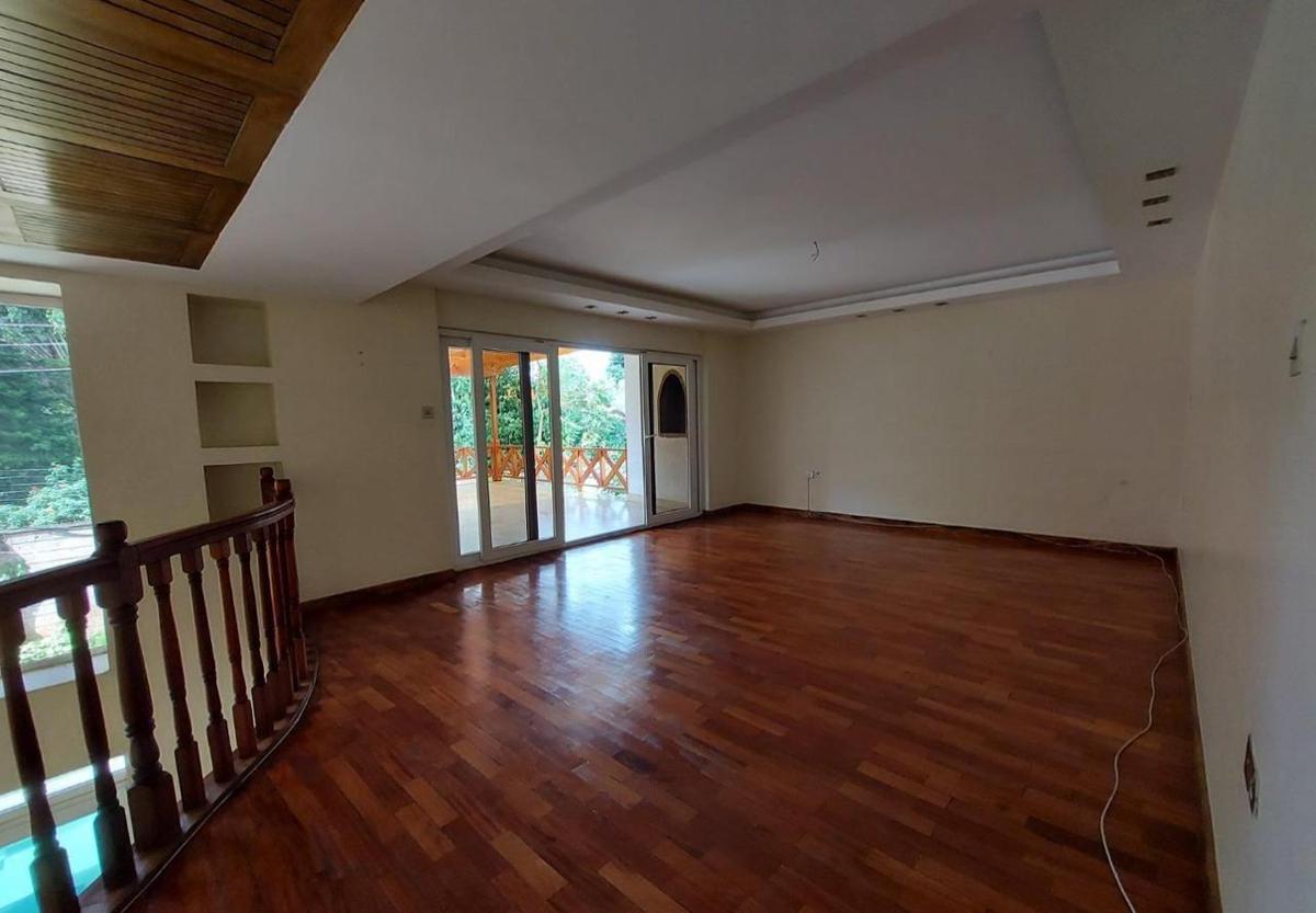 5 Bed Townhouse with En Suite at Lavington - 15