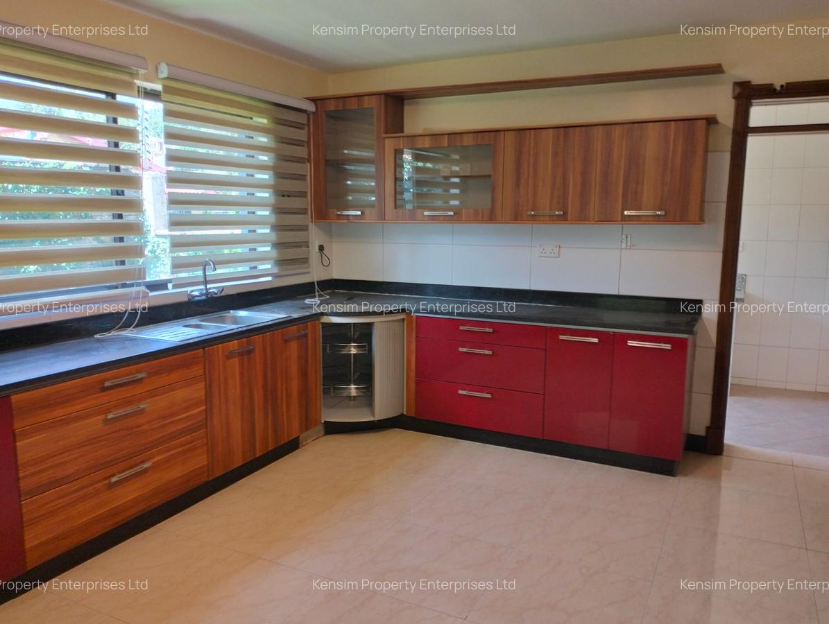 5 Bed Townhouse with En Suite in Brookside - 8